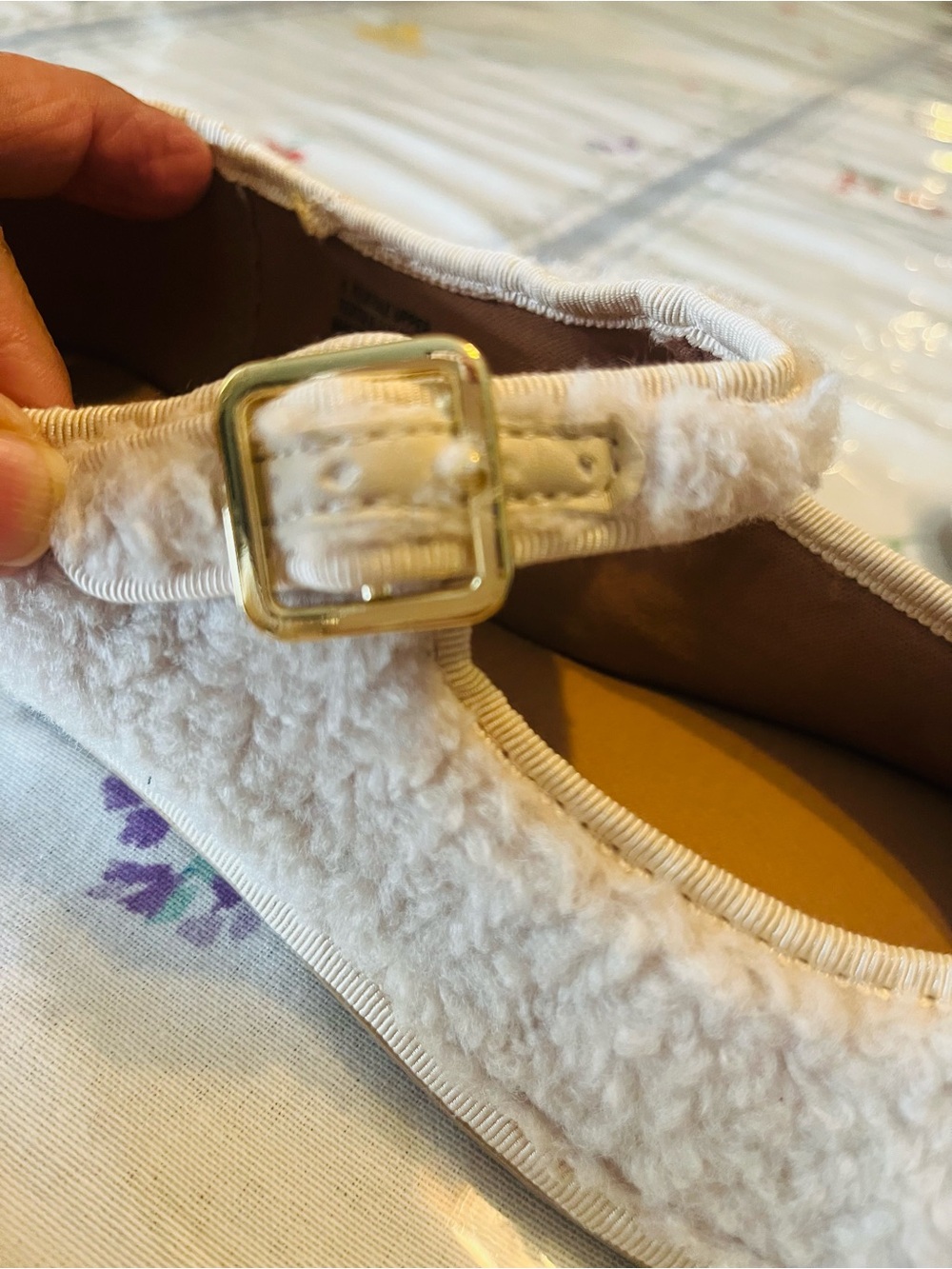 Universal Threads flats Sherpa shoes size 8.